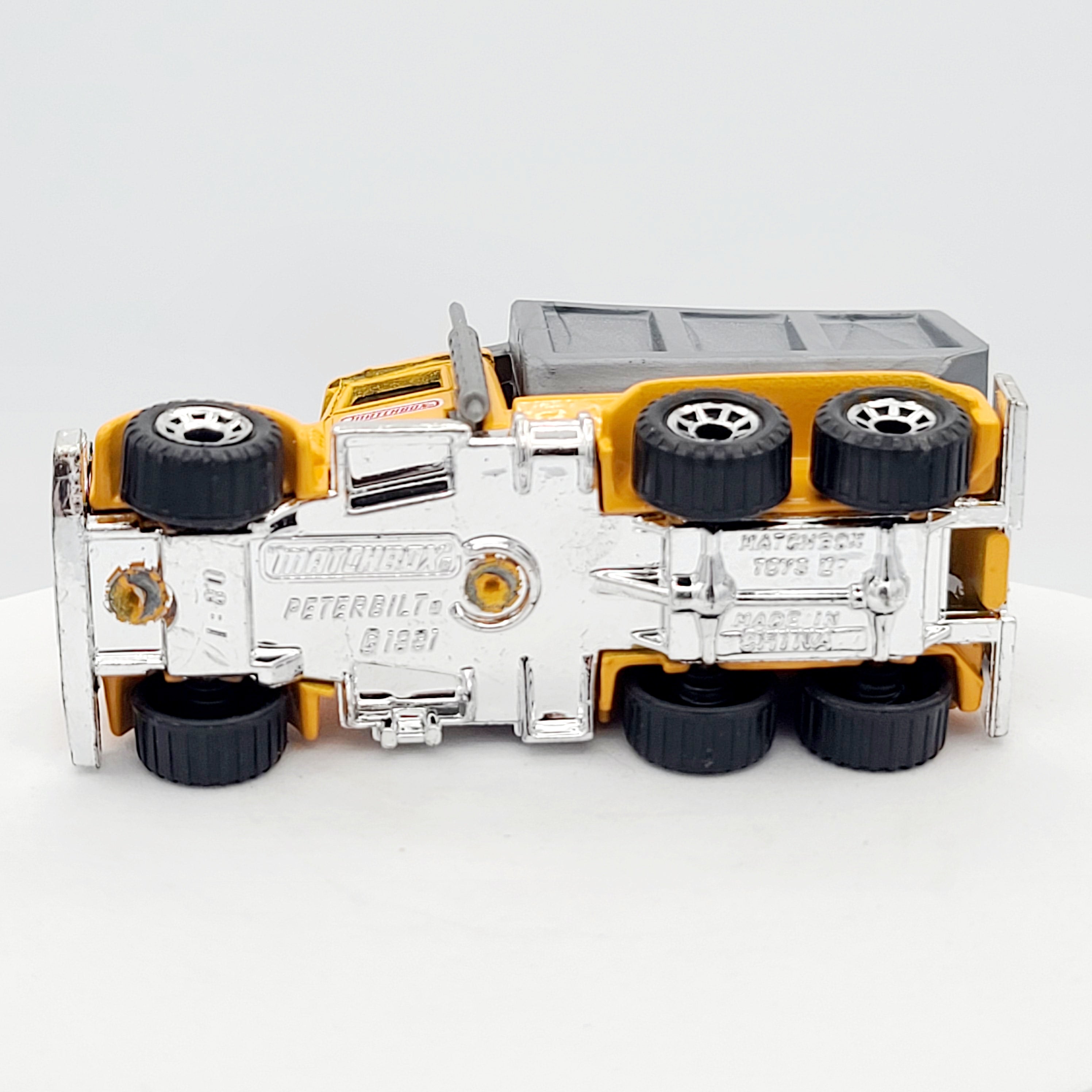 Matchbox Peterbilt i80 Dump Truck (1997 MBX 5 Pack Exclusive - Construction)